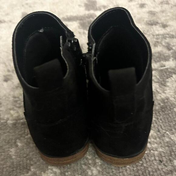 Cat & Jack Black Fupoia Ankle Boots Size 10 - Picture 3 of 6